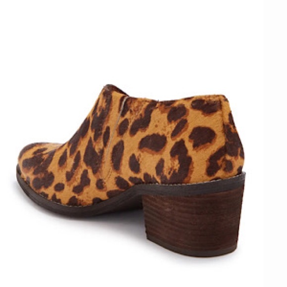 “NEW” Zodiac Maddie Half d'Orsay Leopard Bootie - Picture 2 of 7